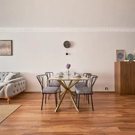 Modern & Casual Apertment In Sisli 이스탄불